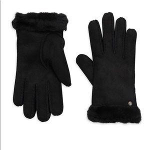 UGG shearling glove medium size